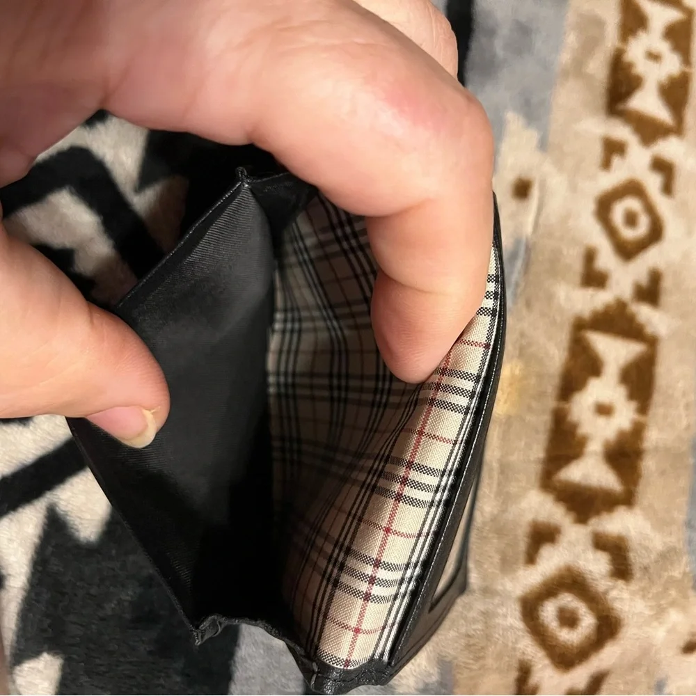 Burberry EUC Vintage Men’s Black Leather Wallet with Gold Accent - Picture 13 of 14